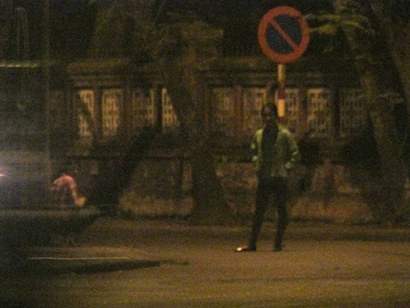 Gai mai dam hanh su giua long co do Hue hinh anh