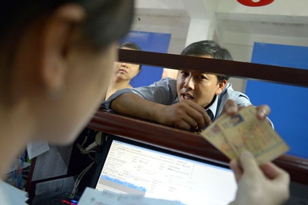 Lam gi khi bang lai o to cap tai TP.HCM can doi o Ha Noi hinh anh