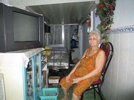 Cuoc song trong hem 'bat quai' giua Sai Gon hinh anh