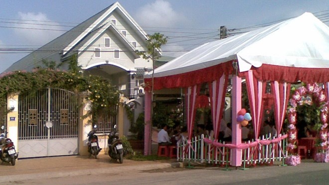 Nhan vien phuong phai di dam cuoi con truong ban to chuc hinh anh