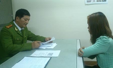 Co gai bi ep lay nguoi nuoc ngoai khuyet tat de tru no hinh anh