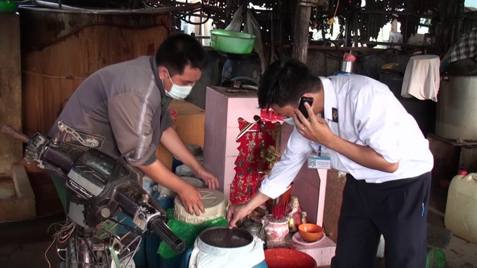 Duoc cap giay phep nau cao bang... ruot heo hinh anh