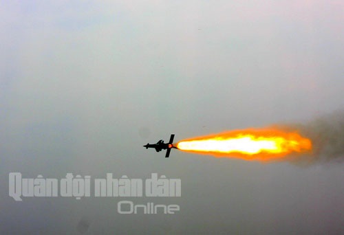 Ten lua xe troi tim diet muc tieu hinh anh