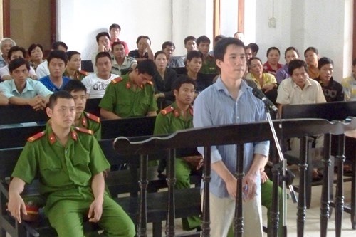 Bị cáo Lê Khắc Sáu trước tòa.