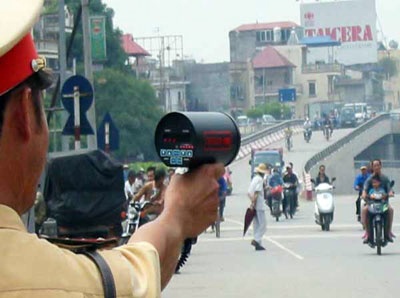 Chay xe qua toc do 5 - 10 km, phat bao nhieu? hinh anh