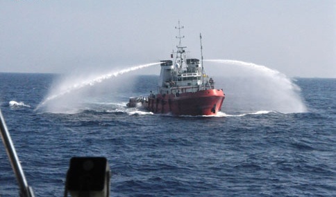 Bien dong bien Dong, nguoi Viet xich lai gan nhau hon hinh anh