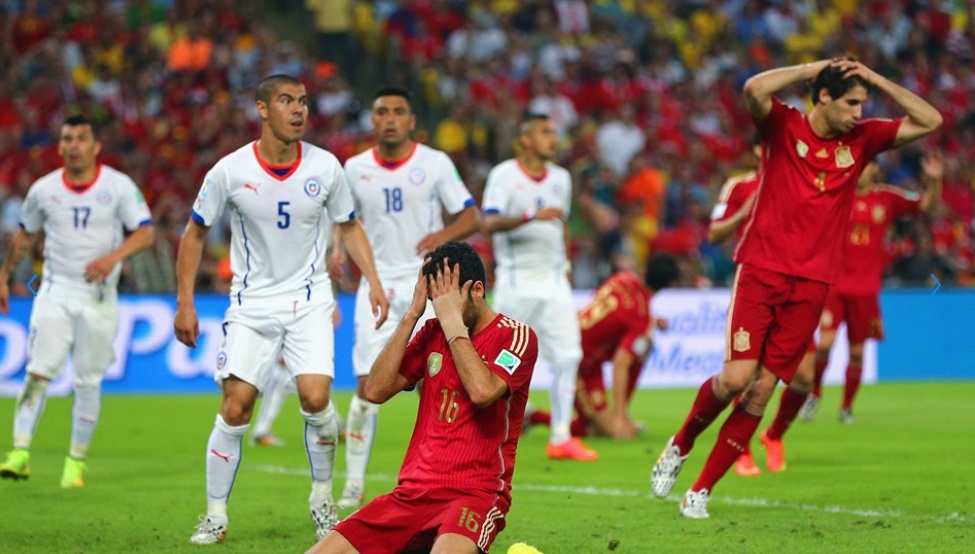 Vi sao Tay Ban Nha thua chong vanh, nhuc nha? hinh anh