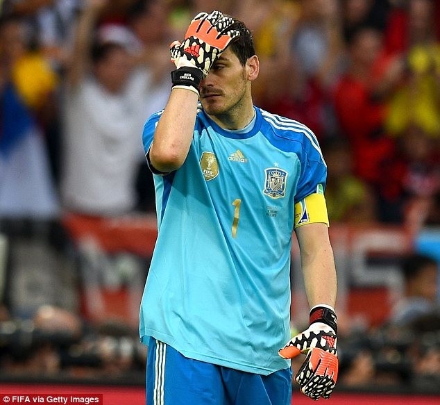 Casillas - Su bat cong voi tuong dai hinh anh