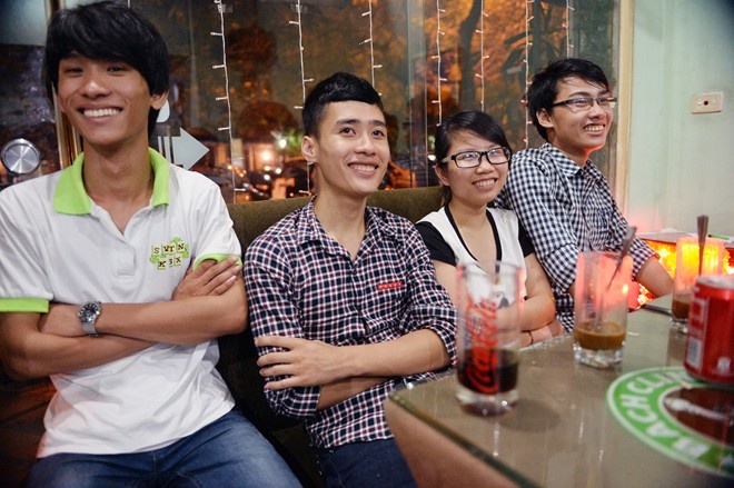 Xem bong da cung 'gau' nha hinh anh