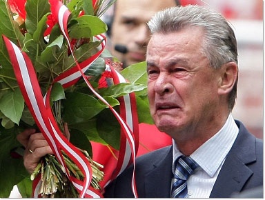 Cam on va tam biet huyen thoai Hitzfeld hinh anh