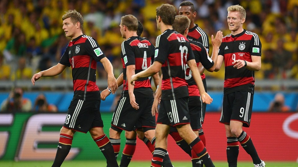 Tuyen Duc va ngoi sao tren nguc ao hinh anh