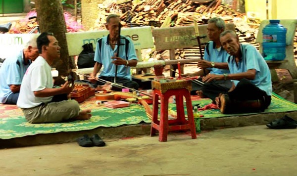 Đàn ca tài tử là một phần không thể thiếu của văn hóa miền sông nước.