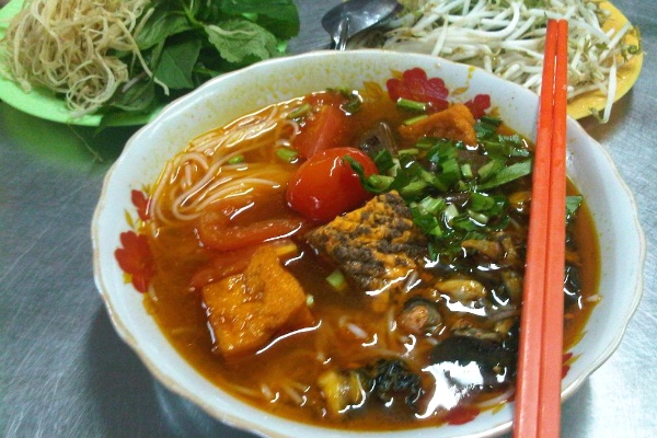5 quan bun rieu noi tieng nhat Sai Gon hinh anh