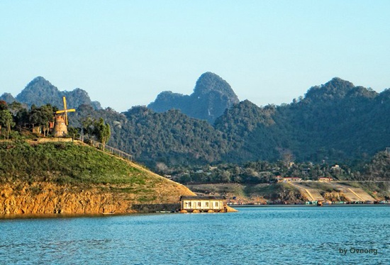 Thung Nai, 'vịnh Hạ Long trên cạn' lựa chọn hoàn hảo cho địa điểm du lịch trăng mật của cặp vợ chồng son Thung Nai, 'vịnh Hạ Long trên cạn' lựa chọn hoàn hảo cho địa điểm du lịch trăng mật của cặp vợ chồng son