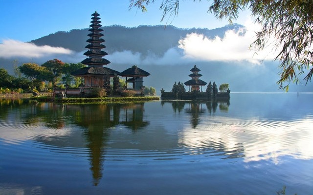 9. Bali: Giá phòng trung bình là 86 Bảng Anh (khoảng 2,82 triệu đồng), giảm 15% so với cùng kỳ năm ngoái.