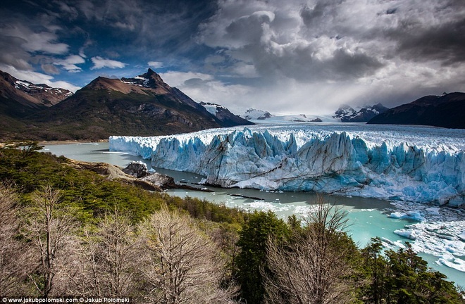 Họ đi từ Santiago qua Melipeuco để tới Pucon. Tại Bariloche, chúng tôi quyết định thuê một chiếc xe hơi. Sau đó chúng tôi tới thăm Esquel, El Chalten, El Calafate, Perito Moreno Glacier, Torres del Paine và cuối cùng là Ushuaia.