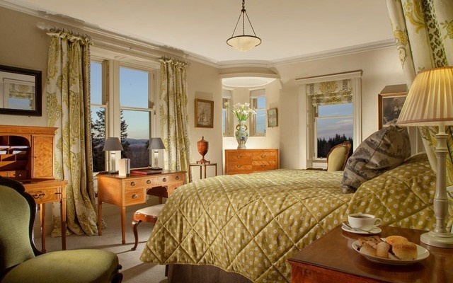 Khách sạn có 10 phòng Standard và 5 phòng Suite.