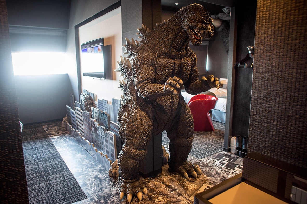 Khach san quai vat Godzilla hinh anh