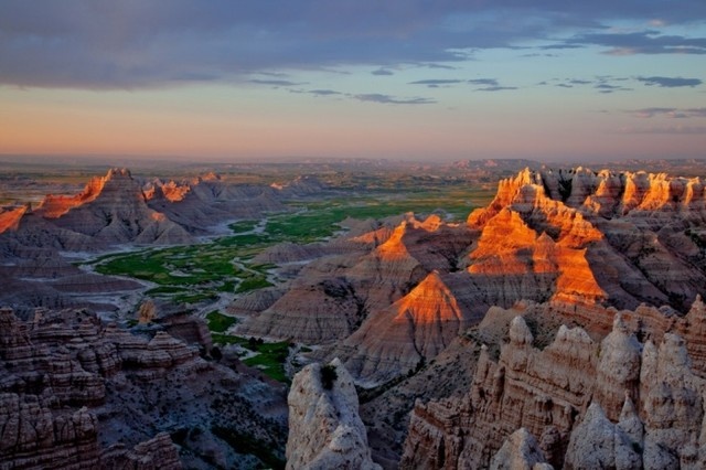Rặng núi hùng vĩ ở công viên quốc gia Badlands, phía nam bang Dakota. Ảnh: Harlan Humphrey.