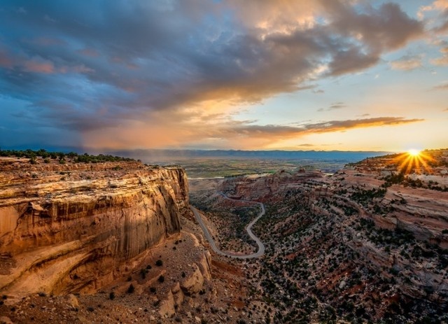 Đài tưởng niệm Canyon, nằm trong khu tưởng niệm quốc gia Colorado, gần thành phố Grand Junction. Ảnh: William Woodward.