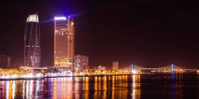 Bờ tây sông Hàn tráng lệ.