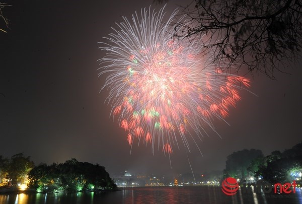 Mot so diem ban phao hoa va vui choi chinh trong dip 30/4 hinh anh