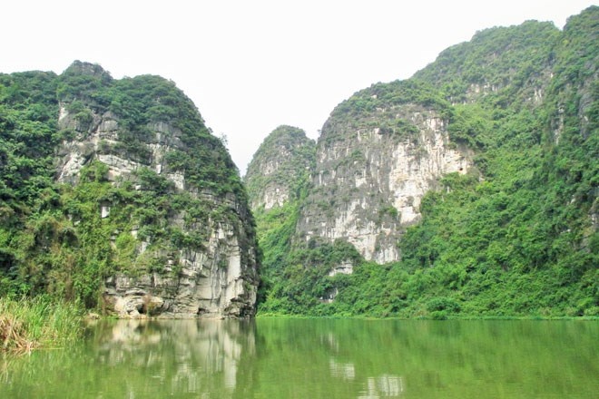 Đã từ lâu, quần thể danh thắng Tràng An (bao gồm: khu di tích lịch sử văn hóa cố đô Hoa Lư, khu danh thắng Tràng An -Tam Cốc - Bích Động và rừng nguyên sinh đặc dụng Hoa Lư) được biết đến như một chốn bình yên và là một vùng đất lý tưởng cho bất kỳ ai.