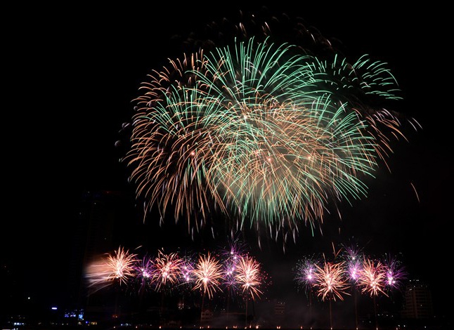 Xem ban phao hoa o Sai Gon, di duong nao, gui xe o dau? hinh anh