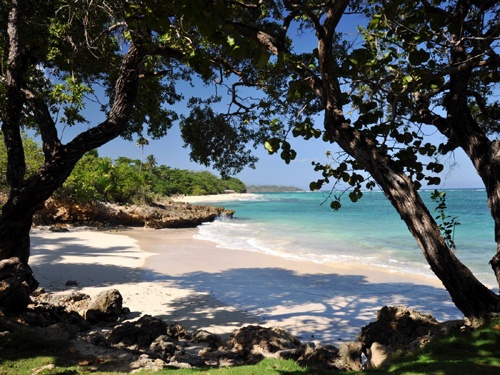 Chắc chắn nhiều người không thể bỏ qua những điếu xì gà nổi tiếng nhất thế giới của Cuba.