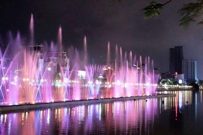 Chạy thử nghiệm công trình nhạc nước chuẩn bị phục vụ lễ hội hoa phượng đỏ.