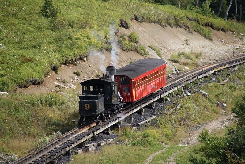 Đường sắt răng cưa đến Mount Washington.