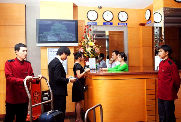 Thue phong luc nua dem den sang bi tinh thanh mot ngay hinh anh