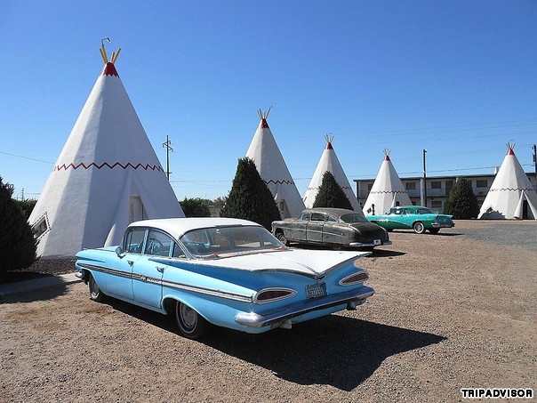 Khách sạn Wigwam Motel (Arizona): Nhìn nó có thể không sang trọng nhưng Wigwam Motel cung cấp cho bạn một nơi ấm cúng và vô cùng thoải mái. Chịu ảnh hưởng của văn hóa của người bản địa Mỹ, Frank Redford đã bắt đầu xây dựng các nhà nghỉ trên khắp nước Mỹ trong những năm 1930.