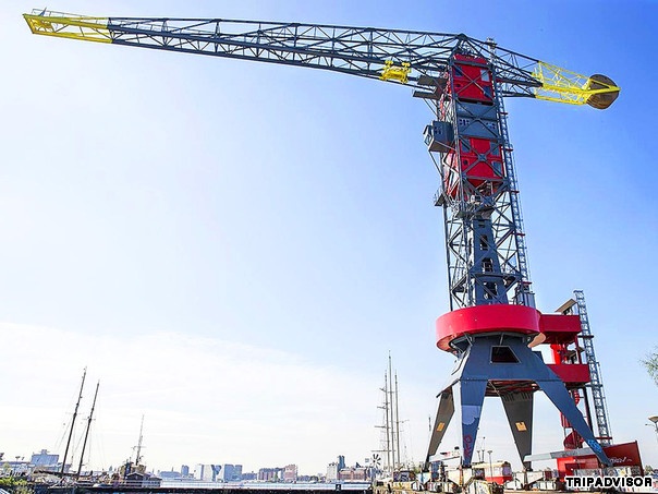 Khách sạn Faralda Crane (Hà Lan): Là một phần của xưởng đóng tàu Amsterdam hoạt động từ những năm 1894 đến năm 1979,  cỗ máy cẩu này đã được cải tạo trở thành một khách sạn tuyệt vời.  Khách sạn Faralda Crane được đặt trên vị trí 50m và có một tầm nhìn ra xung quanh rất tuyệt vời. 