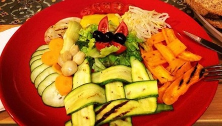 Duc cam dua anh mon an len mang xa hoi hinh anh