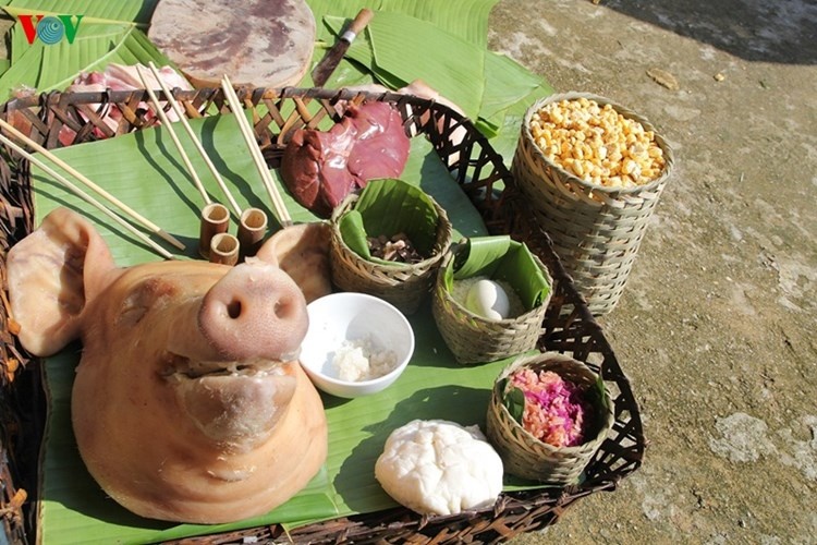 Tet cau mua cua dong bao Ha Nhi hinh anh