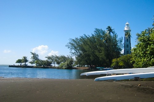 2. Point Venus, Pháp: Vùng biển này thuộc hòn đảo Polynesian nước Pháp, đây là nơi nổi tiếng với những bãi cát đen và làn nước êm đềm quanh năm. 
