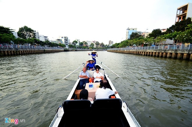 Tour tren kenh Nhieu Loc cho giay phep de di tiep hinh anh