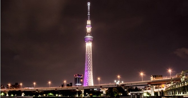 Skytree (Nhật Bản) là tháp cao nhất thế giới, hơn 634 m, nơi đây du khách có thể đi bộ qua sàn kính và nhìn xuống phía dưới. 