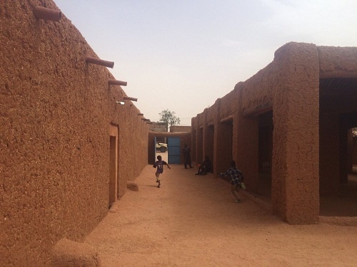 Niger là một quốc gia đa dân tộc, đa văn hóa, địa hình phức tạp nhưng nơi đây có nhiều cảnh đẹp, bình dị, động vật phong phú khiến bất kỳ ai đến đây cũng phải ngỡ ngàng về một hành tinh to lớn, đang dạng. 