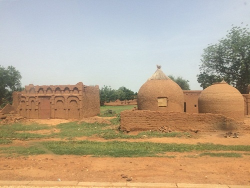 Tuareg là một trong những cộng đồng dân tộc quan trọng nhất ở Bắc Niger. Chủ yếu buôn bán trên sa mạc và chăn nuôi gia súc trên sa mạc Sahara khắc nghiệt nhất trái đất. 