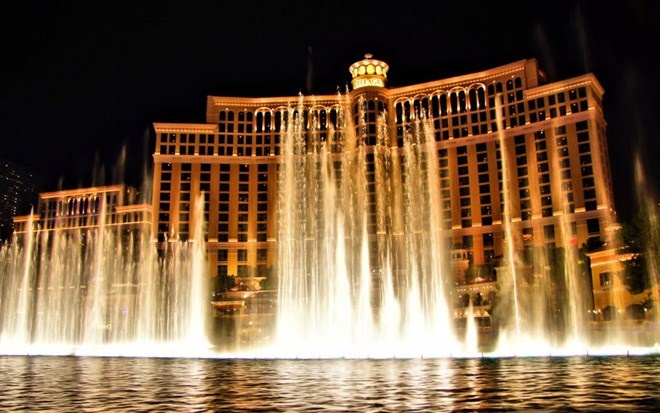 Sòng bài Bellagio nằm trong khách sạn Bellagio ở Las Vegas. Casino lộng lẫy này có nhiều nhà hàng sang trọng với các đầu bếp nổi tiếng.