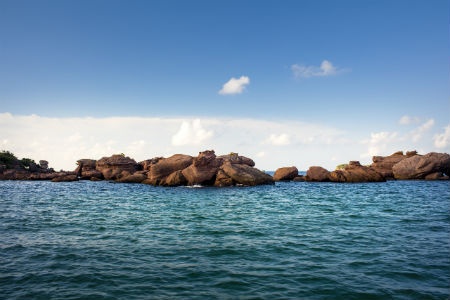 Nằm cách trung tâm thị trấn Dương Đông khoảng 25km, Bãi Khem (phía Nam đảo Phú Quốc) là địa danh mới đang được yêu thích ở Phú Quốc.