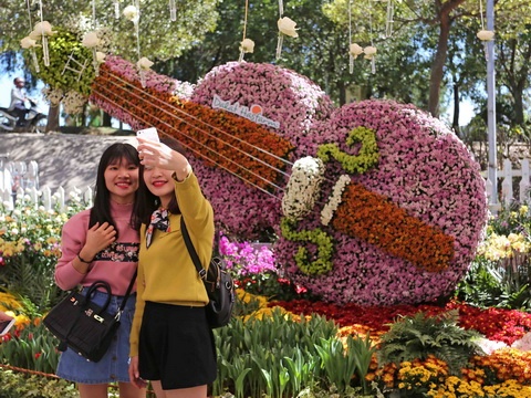 Be mac Festival hoa Da Lat: 5 ngay, 500.000 nguoi thuong hoa hinh anh