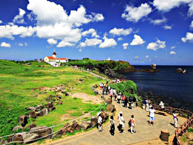 130 du khach tai dao Jeju da ve Ha Noi hinh anh