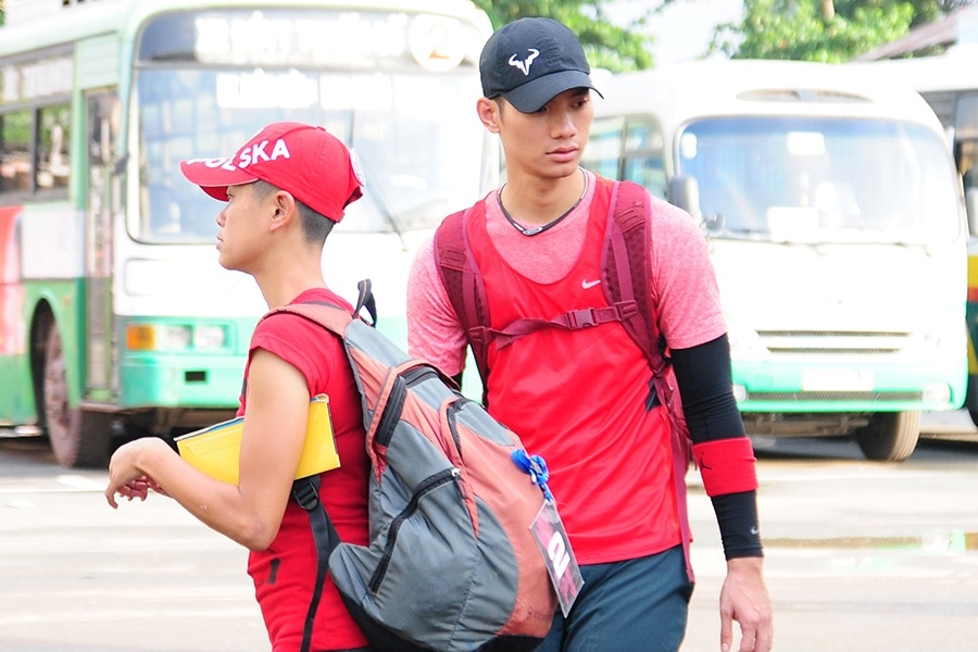 Nhan Phuc Vinh bi 'nem da' vi mau an thua qua cao hinh anh