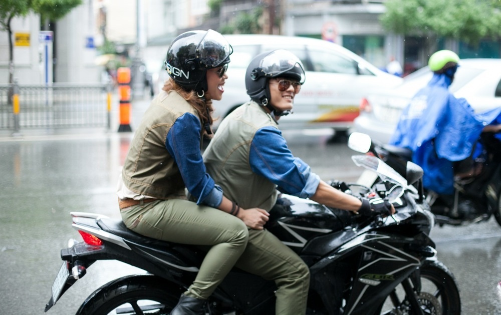 My Tam gay soc cho fan bang 'xe khung' hinh anh