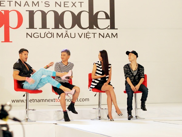 Giam khao Next Top Model 'qua lo' de kich thich thi sinh hinh anh
