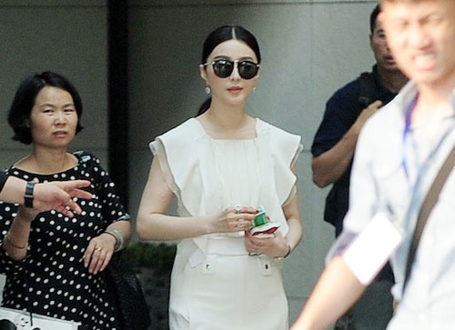 Pham Bang Bang gia nua voi toc che ngoi hinh anh