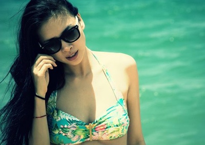 Ngo Thanh Van khoe dang voi bikini hinh anh